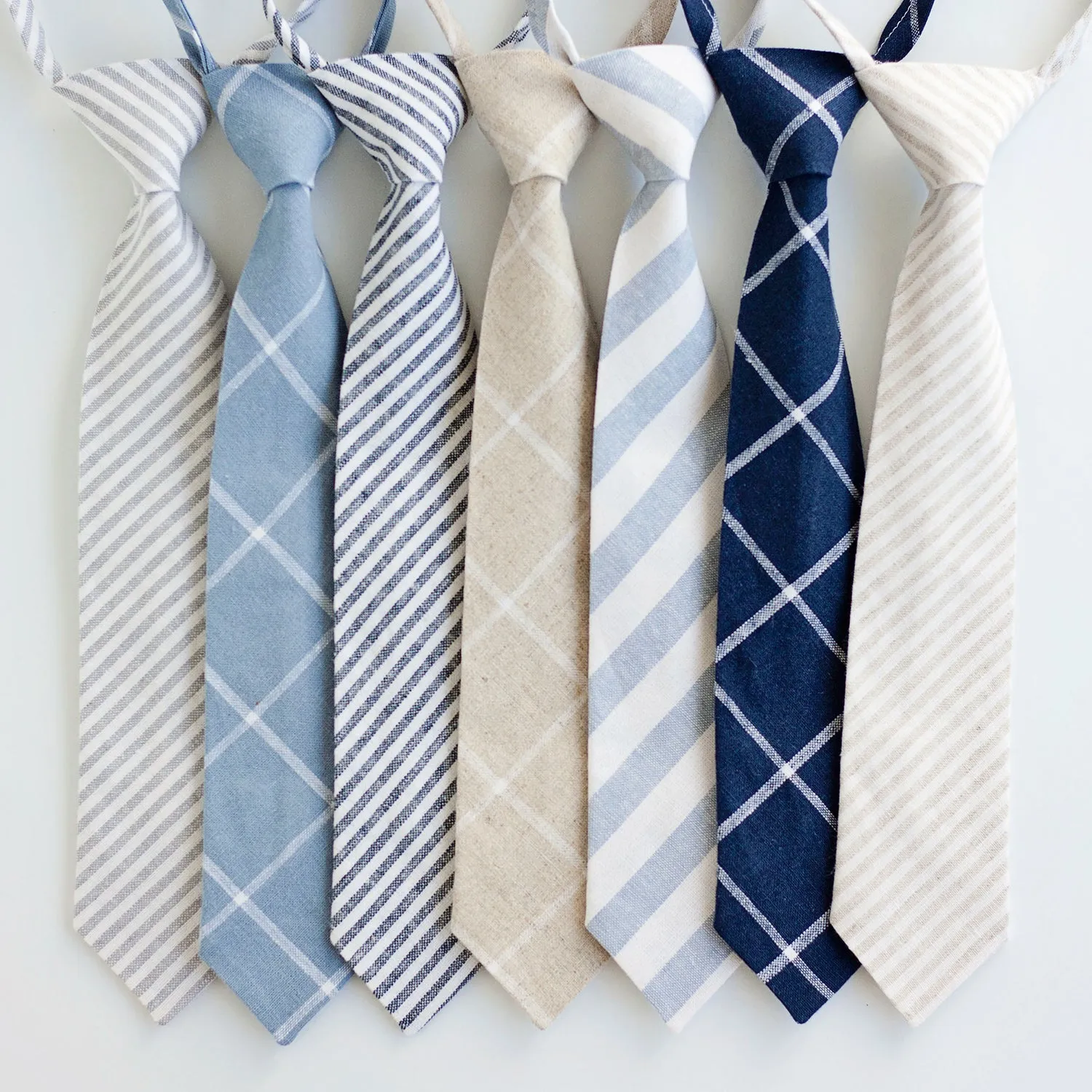 Boy's Necktie / Gray Linen Stripe