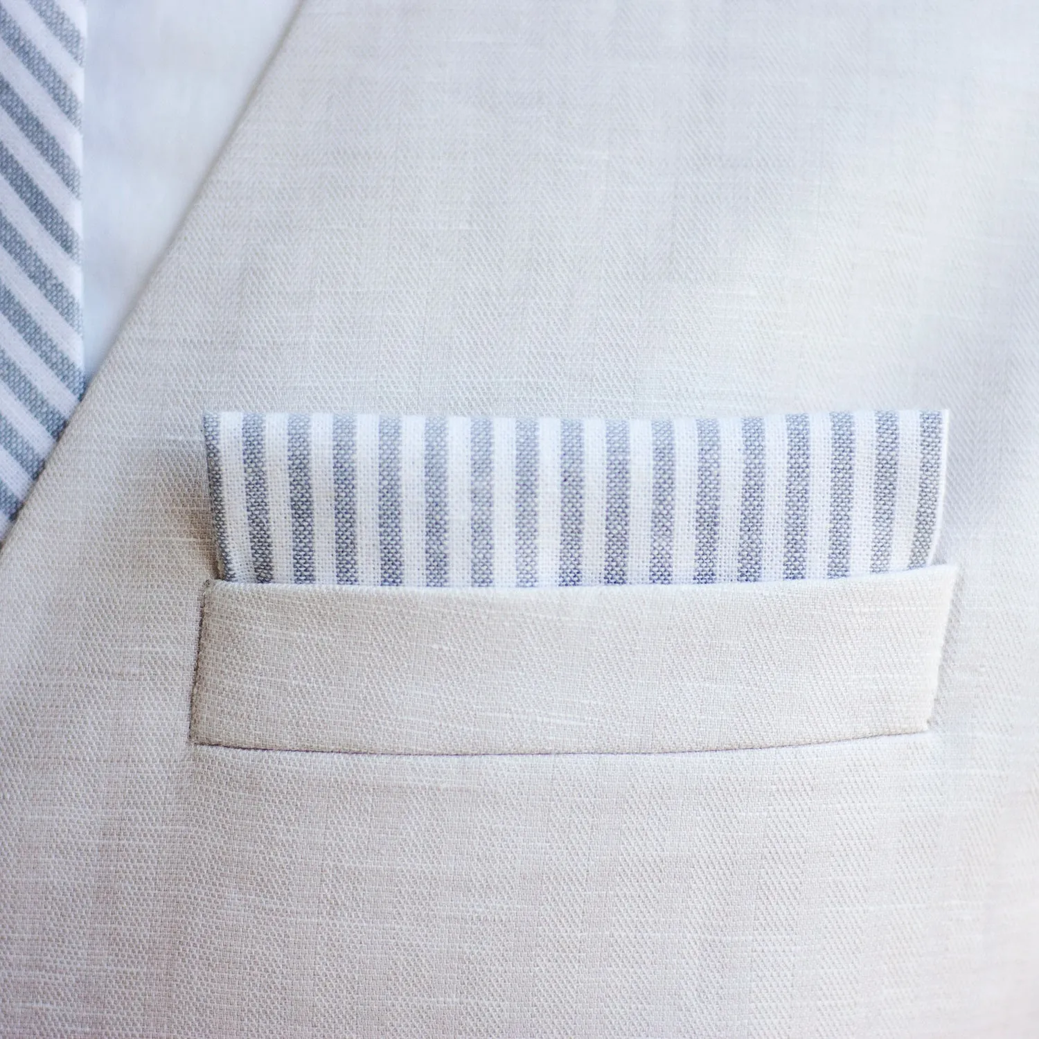 Boy's Necktie / Gray Linen Stripe