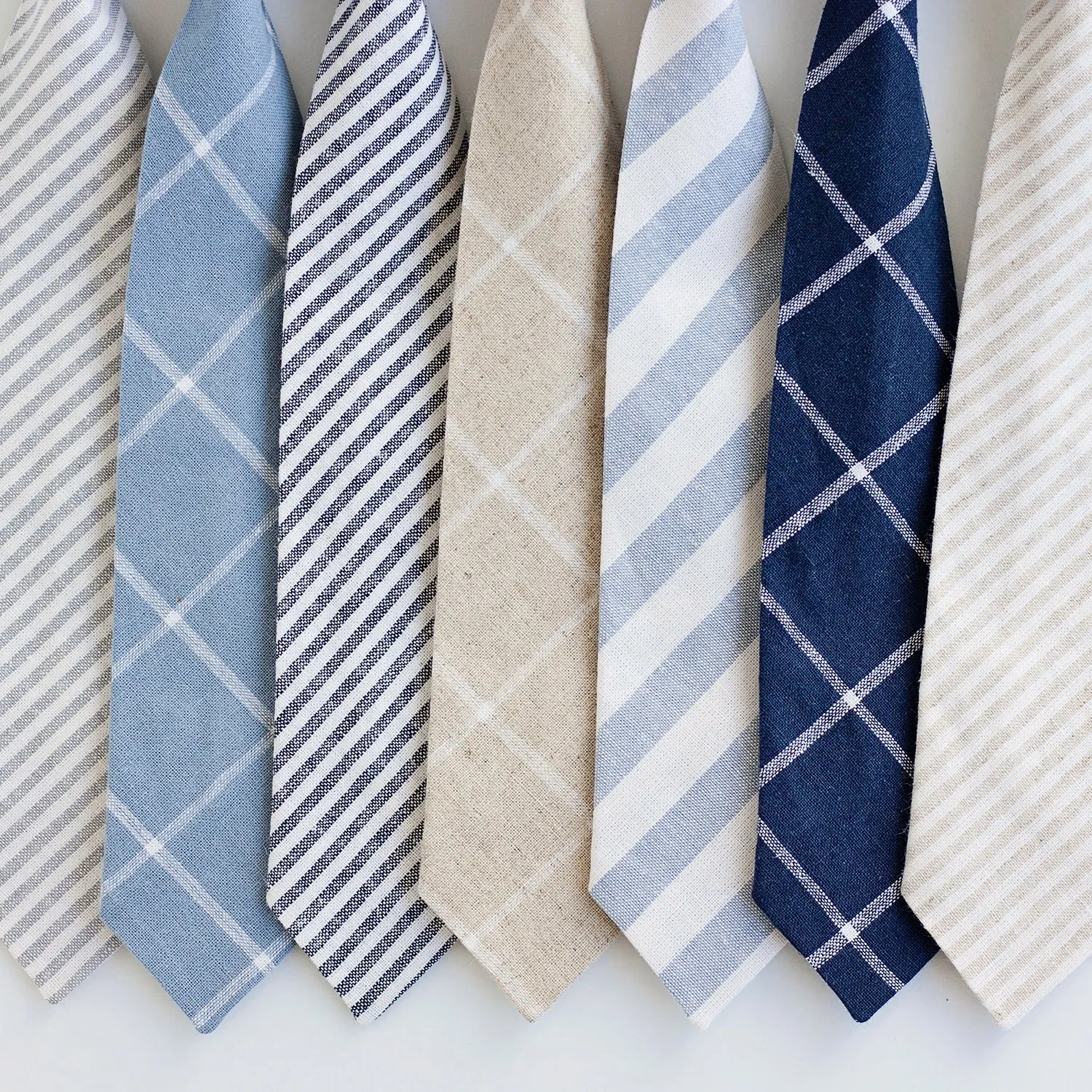 Boy's Necktie / Gray Linen Stripe