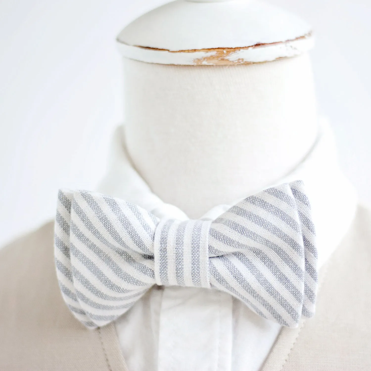 Boy's Necktie / Gray Linen Stripe