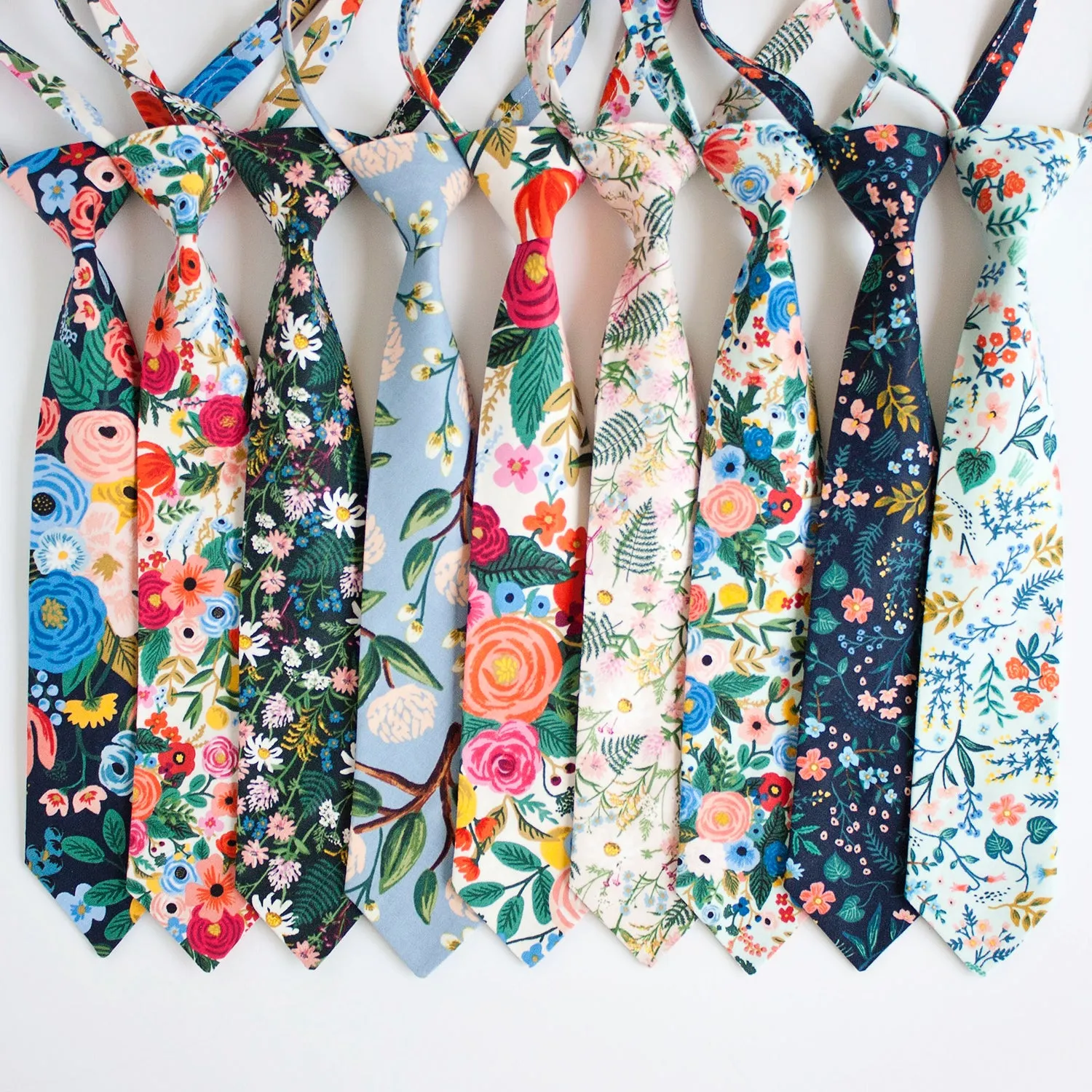 Boy's Necktie / Wildflowers In Pink