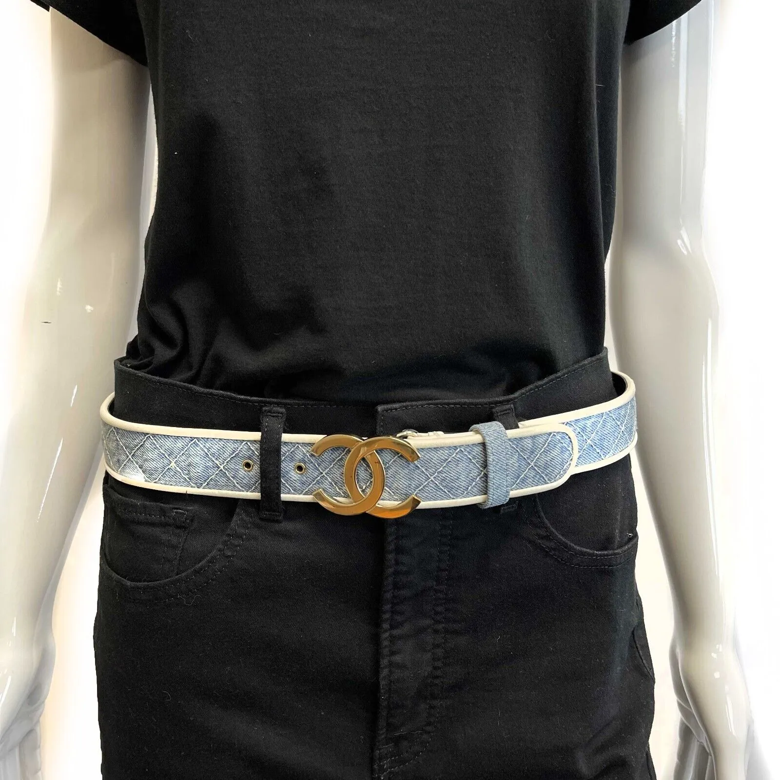 CHANEL - Blue Denim CC Buckle Belt Size - 80 / 32