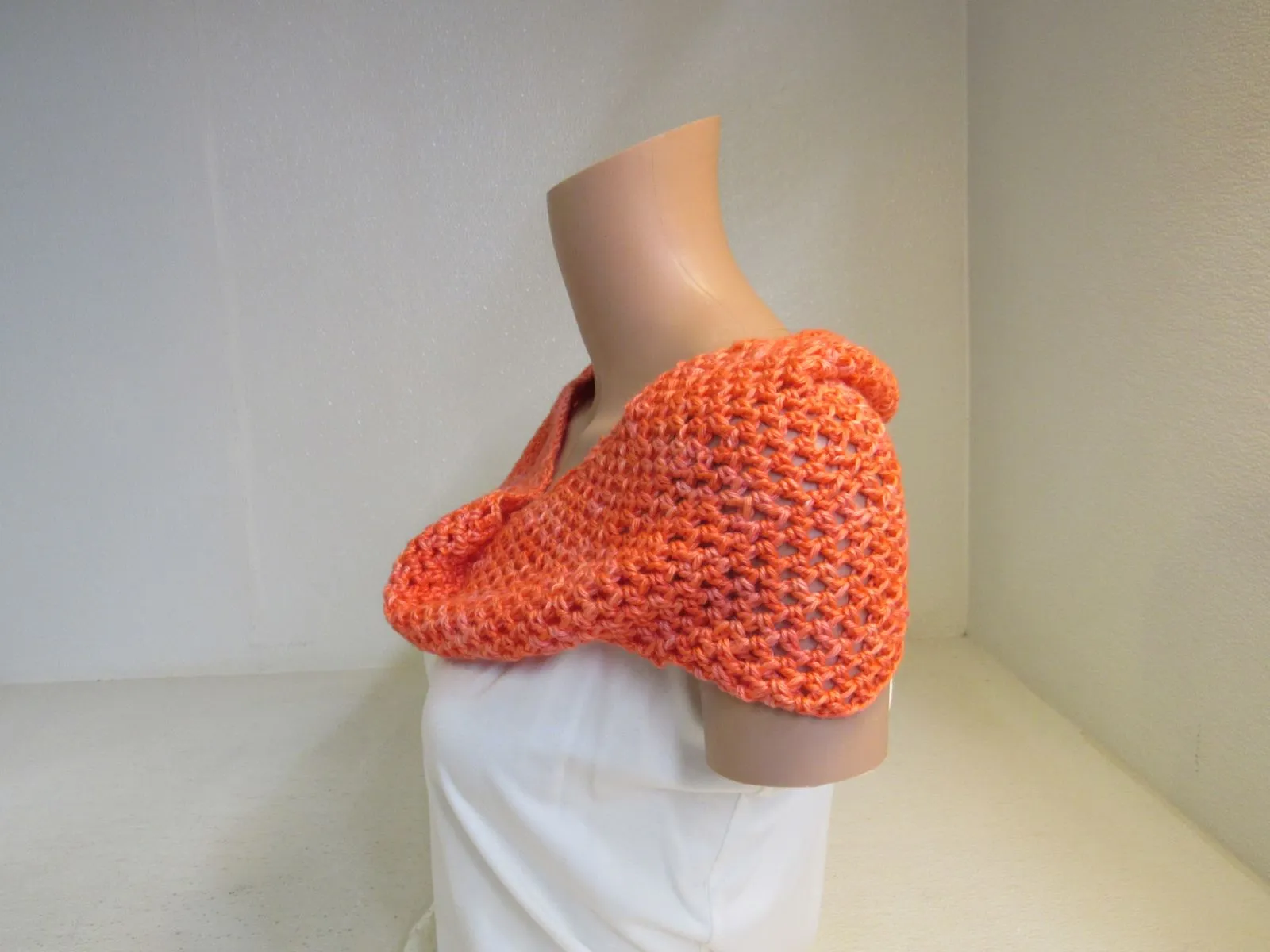 Handcrafted Cowl Coral Crocheted 50% Alpaca 50% Mulberry Silk Female Adult -- New