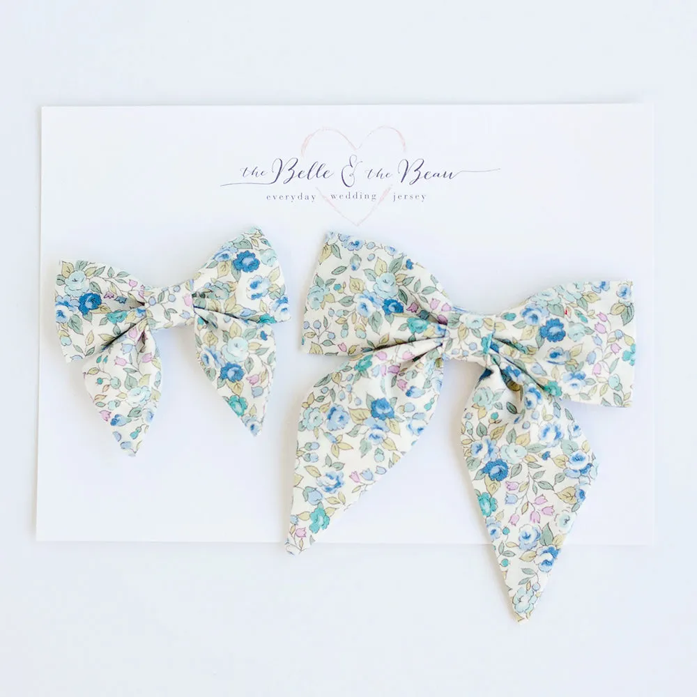 Men's Freestyle Self-Tie Bow Tie / Blossoms In Blue
