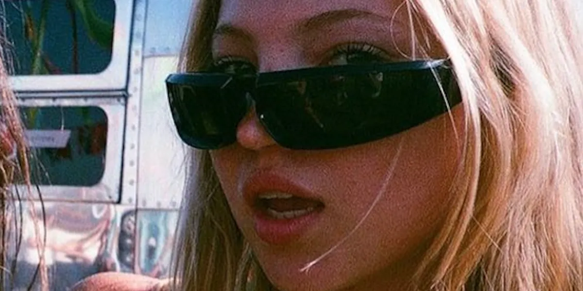 Ray-Ban Izaz RB 4432 6677/6V - As Seen On Lila Grace Moss