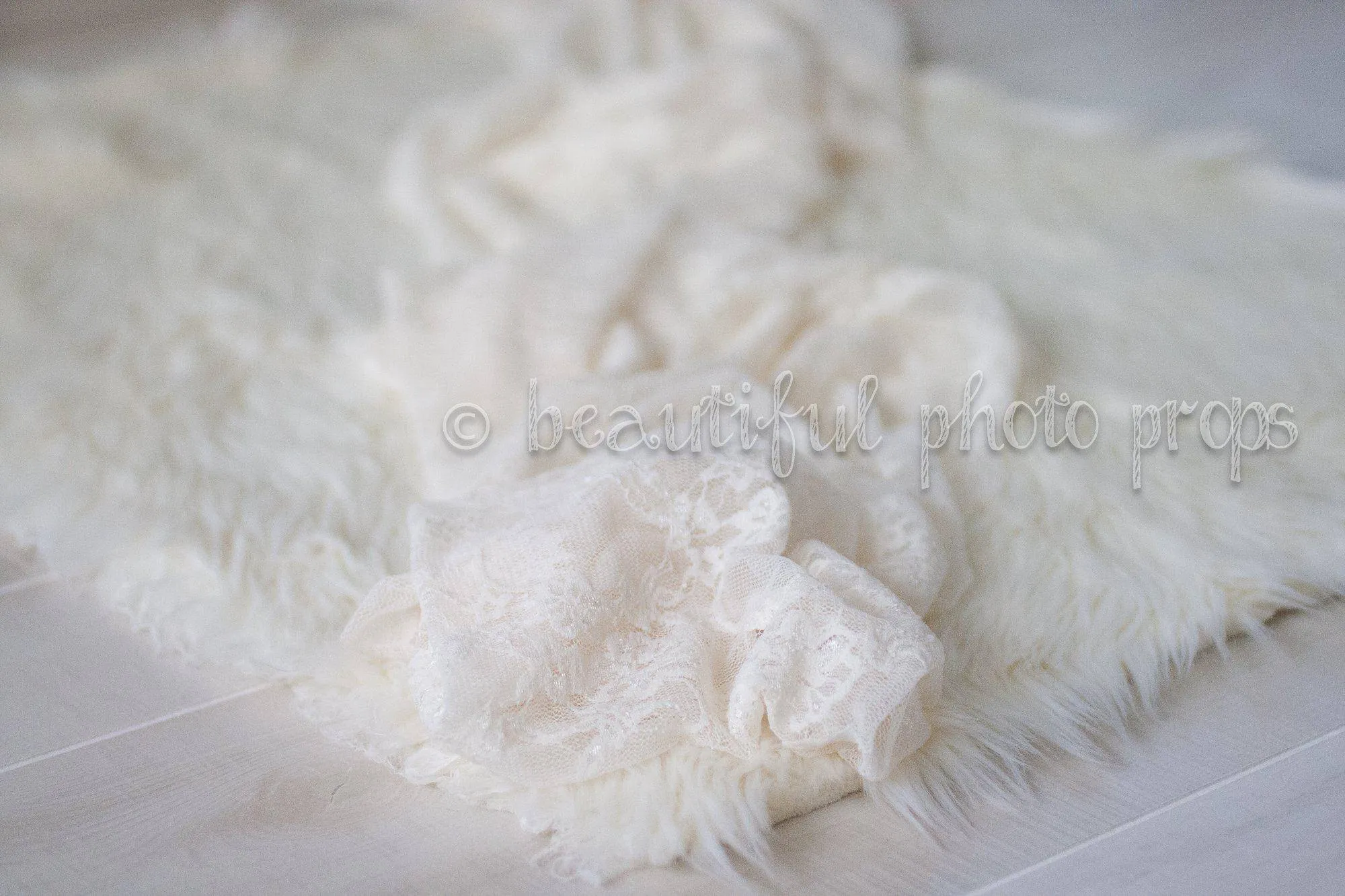 Stretch Lace Wrap in Cream