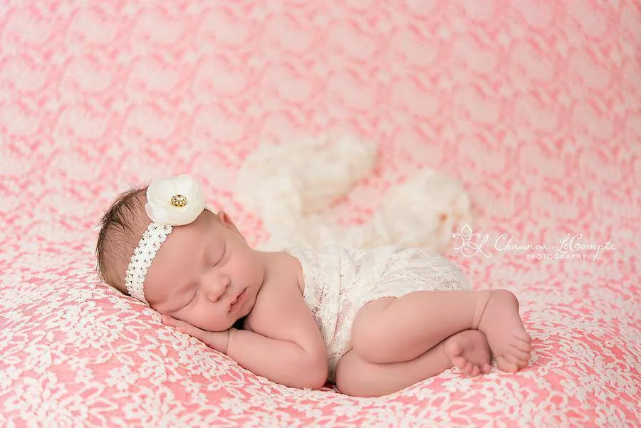 Stretch Lace Wrap in Cream